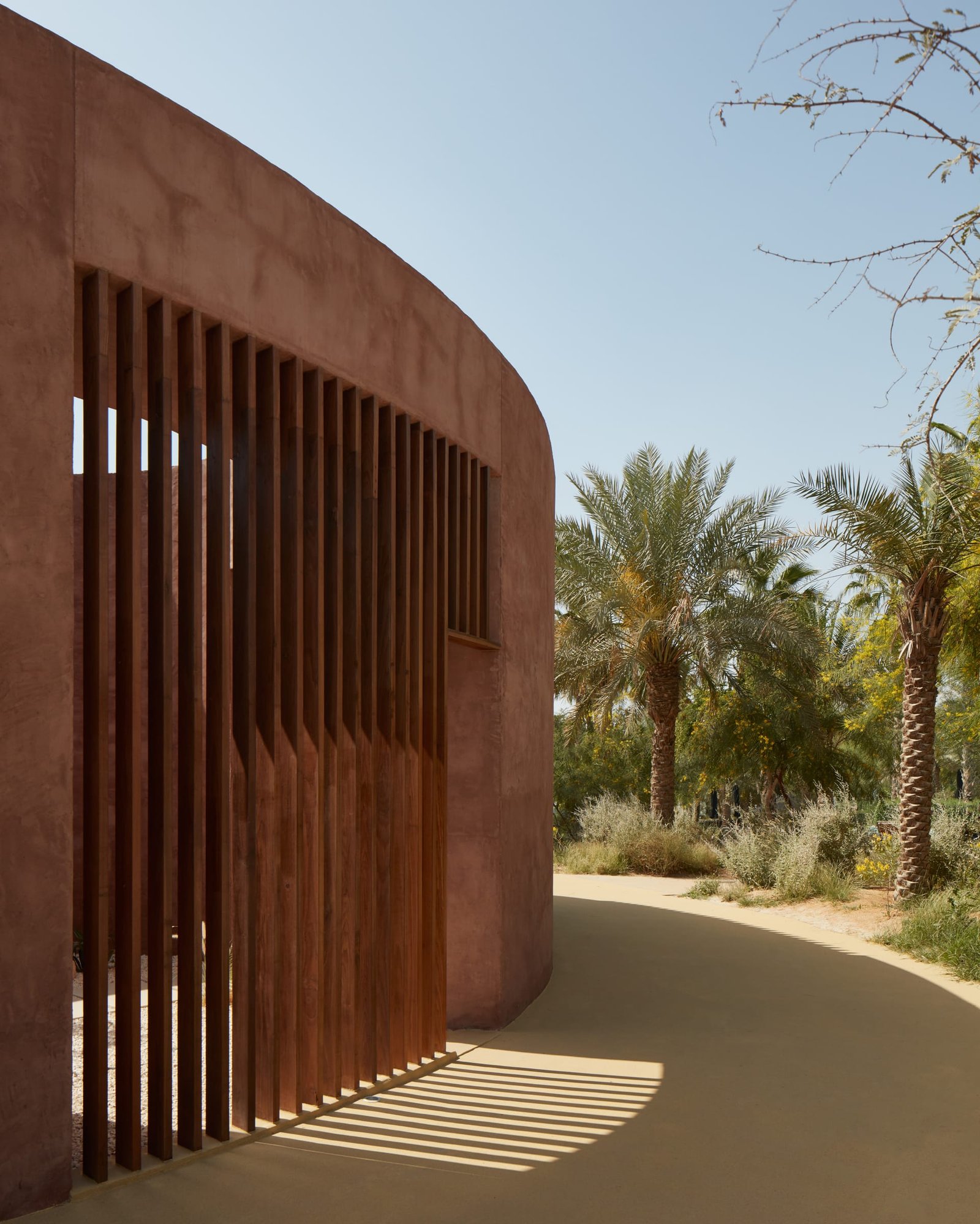 Exterior clay plaster on the curved facade of Canvas Events Pavilion, Dubai